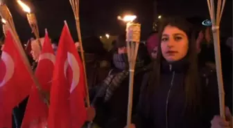 Sarıkamış Şehitleri İçin Eksi 15'te Saygı Nöbeti... Küçük Çocuğun Saygı Nöbeti Duygulandırdı