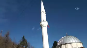 Telefon Çeksin Diye ya Ağaca ya da Minareye Çıkıyorlar