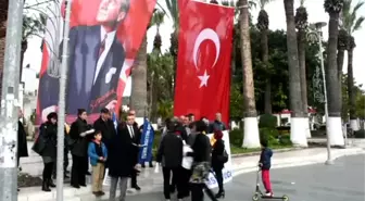 Eğitimciler, İzmir'de Okul Müdürünün Öldürülmesini Protesto Etti