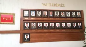 Fetö'den Tutuklu Hüseyin Avni Mutlu'nun Fotoğrafı, 'Valilerimiz' Panosundan Kaldırıldı