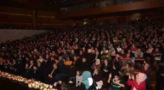 Duayen Sanatçıya Konserde Kabak Sürprizi