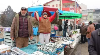 Halk Pazarında Balık Tezgahlarına İlgi Yoğun