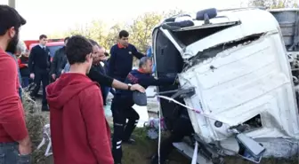 Tarsus'ta Mikser ile Kamyonet Çarpıştı: 1 Öldü, 3 Yaralı