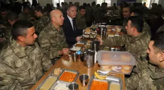 Vali Gül, Askerlerle Bir Araya Geldi