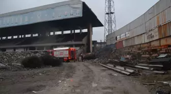 Yıkımı Süren Hüseyin Avni Aker Stadı'nda Yangın Çıktı