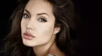 Angelina Jolie, Yanağı Hayal Değil!