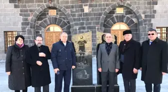 Azerbaycan Stk Temsilcileri Ulu Cami ve Anıt'ı Ziyaret Etti