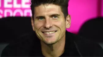 Mario Gomez Resmen Stuttgart'ta