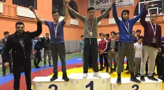 Simavlı Güreşçilerin Madalya Sevinci