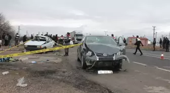 Aksaray'da İki Otomobil Çarpıştı: 1 Ölü, 5 Yaralı