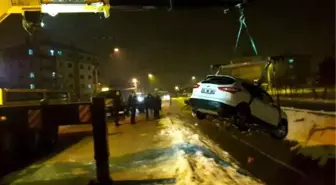 Çocukları Uyarmak İçin İnen Şoför El Frenini Çekmeyi Unutunca Cipi Su Kanalına Düştü