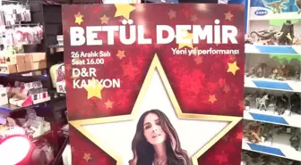 D&r Yeni Yıl Performansları Kapsamında Betül Demir'i Konuk Etti