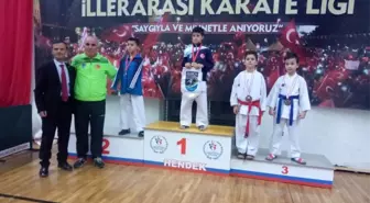 Darıcalı Kareteciler Sakarya'da Kürsüde