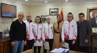 İl Milli Eğitim Müdürü Fazilet Durmuş Başarılı Sporcuları Ödüllendirdi