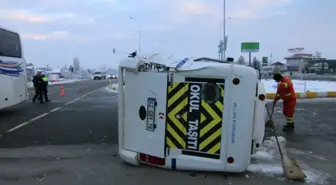 Öğrenci Servisi ile Yolcu Otobüsü Çarpıştı: 18 Yaralı