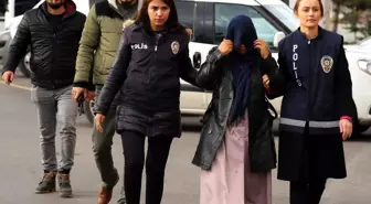 Polis Terk Edilen Bebeğin Annesini Göbek Bağından Buldu