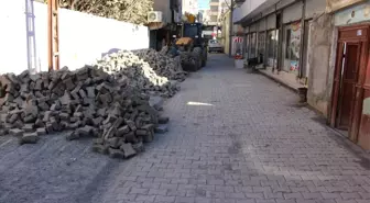 Silopi'de Parke Taşı Döşeme İşleri Devam Ediyor