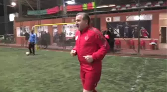 Bakan Bak, Halı Sahada Futbol Oynadı