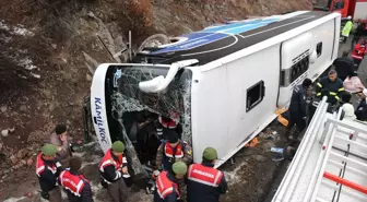 Güncelleme - Anadolu Otoyolu'nda Yolcu Otobüsü Devrildi: 2 Ölü, 20 Yaralı