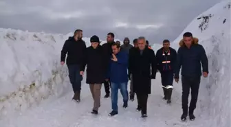 Hakkari'de Metrelerce Kar Altında İçme Suyu Çalışması