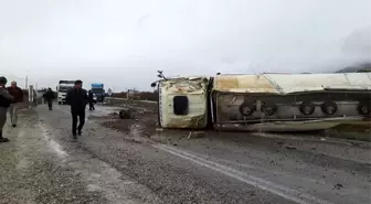 Tanker Devrildi, Tonlarca Yakıt Yola Döküldü