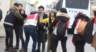 Taksim Meydanı'na Çıkan Yollar Trafiğe Kapatıldı, Polis Tek Tek Arama Yapıyor