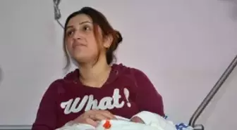 Hastane Yönetiminden Yılın İlk Bebeğine Altın