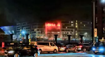 İngiltere'de Otoparkta Yüzlerce Otomobil Yandı