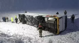 İran Plakalı Yolcu Otobüsü Devrildi: 18 Yaralı
