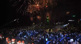 İzmir Yeni Yılı Coşkuyla Karşıladı