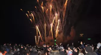 İzmir Yeni Yılı Coşkuyla Karşıladı