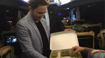 Kaymakam'dan Yolculara Yeni Yıl Tatlısı