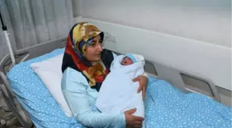 Malatya'da Yeni Yılın İlk Bebeği 'Sefa'