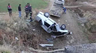 Otomobil Menfeze Devrildi: 4 Yaralı