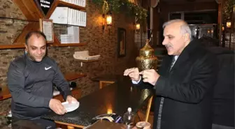 Van Valisi Zorluoğlu, Yeni Yıla Nöbete Giren Güvenlik Güçlerini Ziyaret Etti