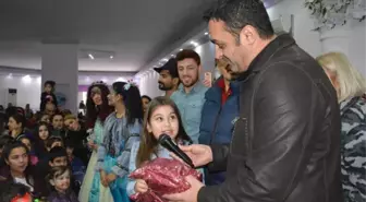 Yeni Yılda Çocuklar Hediyelerine Kavuştu