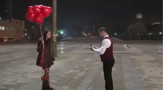 Yeni Yılın İlk Evlilik Teklifi