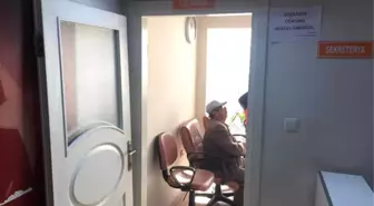 Makam Odasının Kapısını Söktü