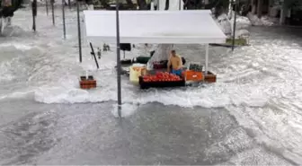 Manavgat Irmağı Taştı, Şelale Çevresindeki Tesisleri Su Bastı