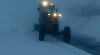 Karayolları Ekipleri Kapanan Yolu Açtı