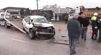 Sivil Polis Aracı Kamyona Çarptı