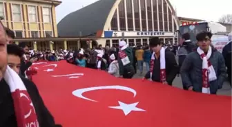 Eskişehir'de, 'Sarıkamış Şehitlerini Anma Yürüyüşü'nde İkizler En Önde Yürüdü