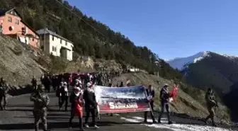 Gümüşhane, Zigana Dağı'nda Eksi 4 Derecede Sarıkamış Şehitleri İçin Yürüdü