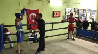 Adana'da Boks İl Seçmelerine 70 Sporcu Katıldı