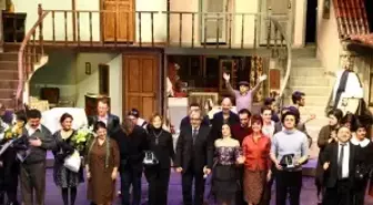 Sıcak Bir Yeşilçam Öyküsü 'Bizim Aile' Şehir Tiyatrolarında