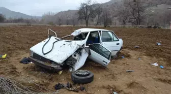 Çankırı'da Otomobil Şarampole Devrildi: 3 Yaralı