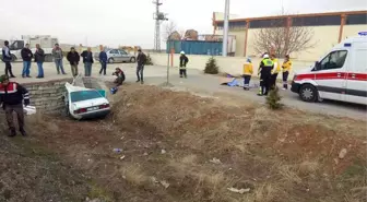 Kamyonetten Düşen Eşyadan Kaçtı, Menfeze Çarptı: 3 Ölü