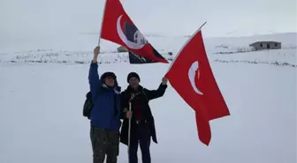 Karagöl Dağı'nı Görmek İçin Kar Üstünde 15 Saat Yürüdüler