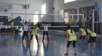 GKV'li Voleybolcular Dereceyle Döndü