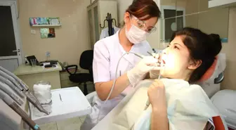 Her Yıl Binlerce Kişinin Dişine Ücretsiz Tedavi